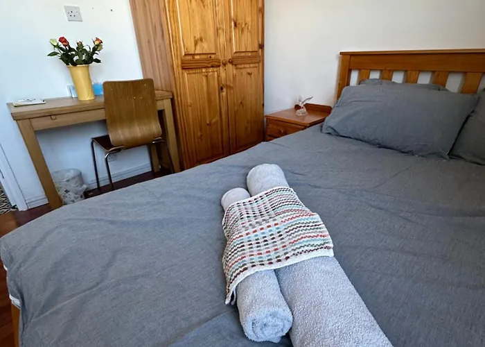 Elkington Point Bed & Breakfast London