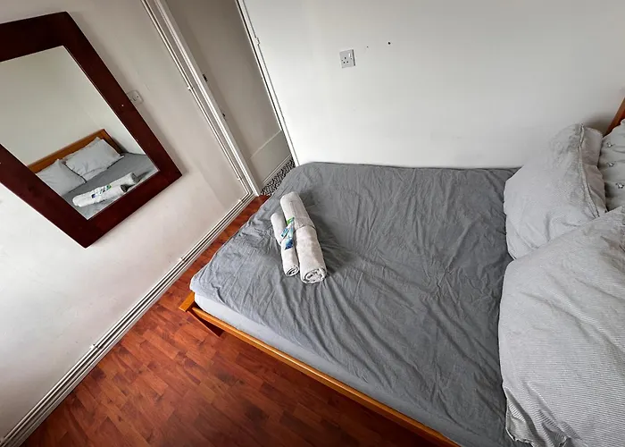 Elkington Point Bed & Breakfast London